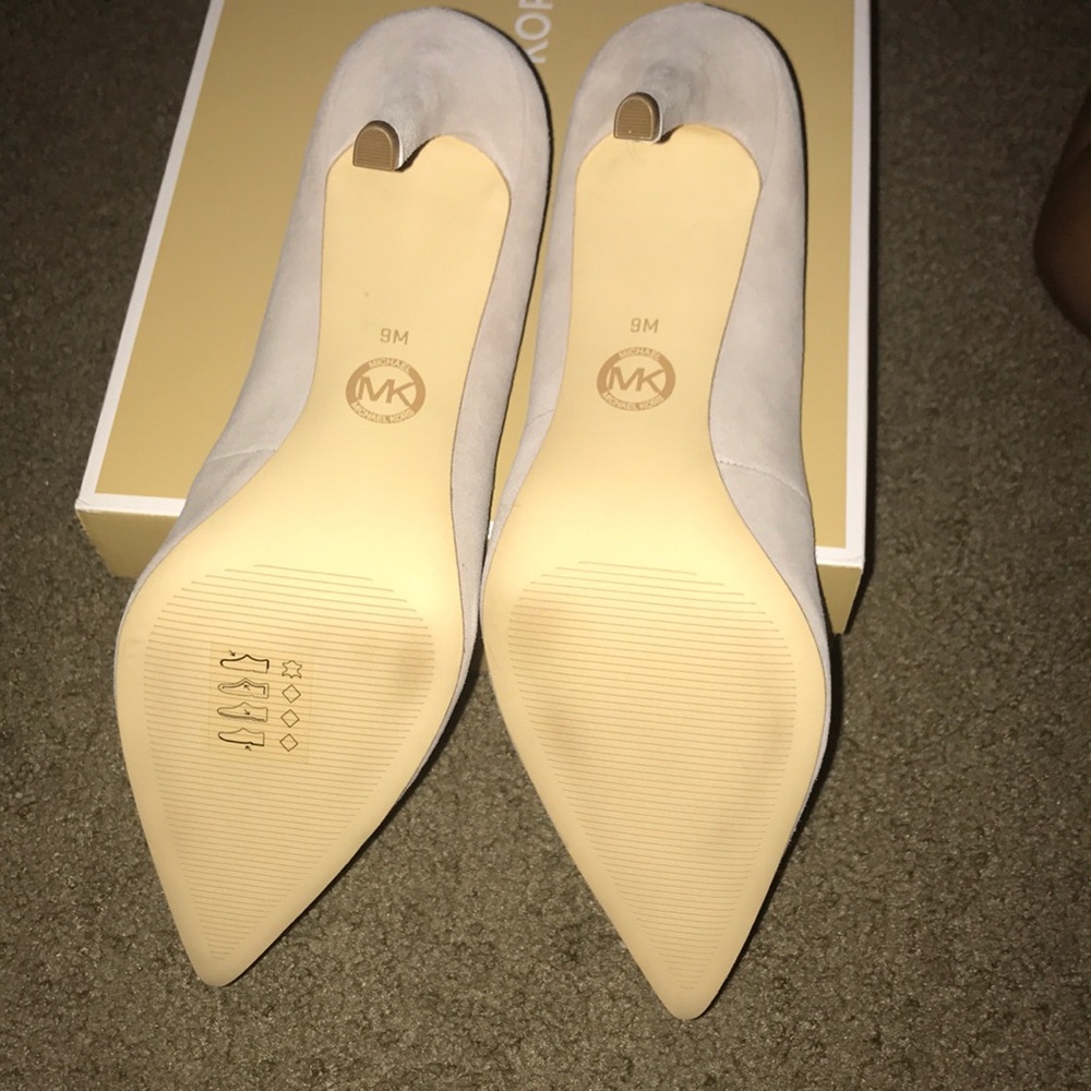 Michael Kors bow toe pumps - Picture 2 of 3